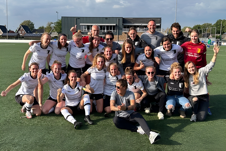 Berkum Vrouwen 1 won vanmiddag met 1-3 van Klarenbeek. - Foto: VV Berkum