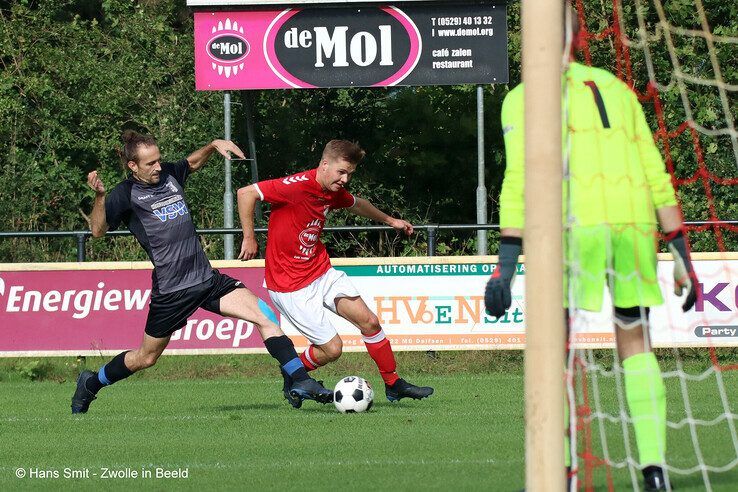 Focus op amateurvoetbal: Wijthmen verslaat Windesheim nipt in Zwolse derby - Foto: Hans Smit
