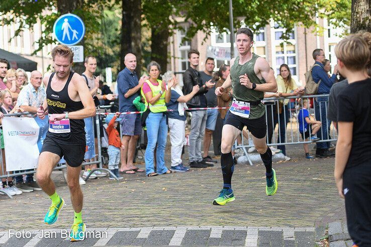 Winnaar Wilbert Jansen kwam in de eerste ronde als tweede over de streep op het Assendorperplein. - Foto: Jan Burgman