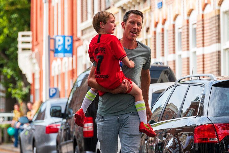 In beeld: Kleuters rennen door Assendorp tijdens de mini-AsRendorp - Foto: Peter Denekamp