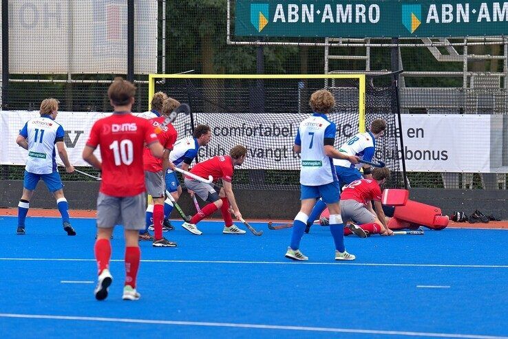 Focus op hockey: Zwolse hockeymannen winnen overtuigend van promovendus Beuningen - Foto: Bob Koning