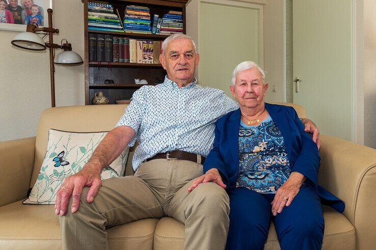 Jan en Jenny Bulten zijn 60 jaar getrouwd. - Foto: Peter Denekamp