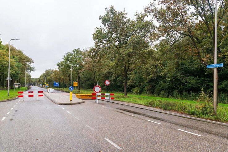 De Kranenburgweg is nog afgesloten tussen de Schrevenweg en de Oude Meppelerweg. - Foto: Peter Denekamp
