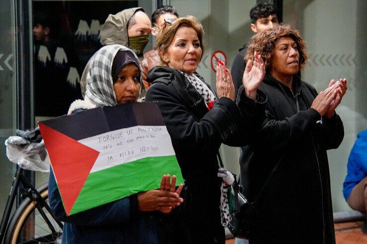 In beeld: Pro-Palestijnse demonstratie met omstreden leuzen verloopt rustig - Foto: Obbe Bakker