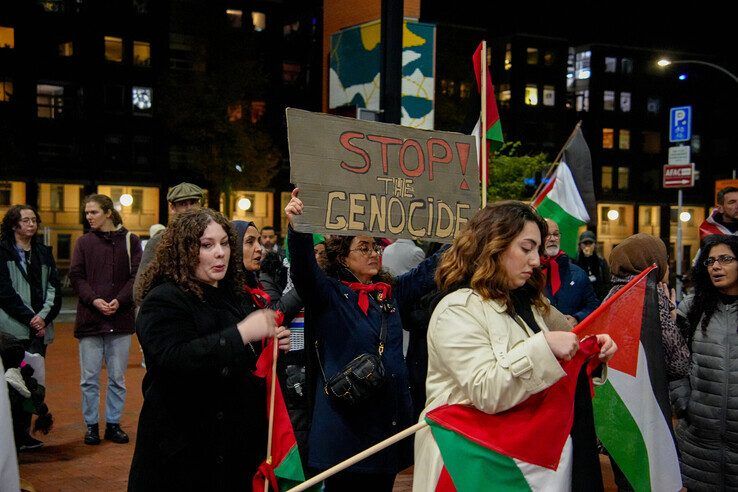 In beeld: Pro-Palestijnse demonstratie met omstreden leuzen verloopt rustig - Foto: Obbe Bakker