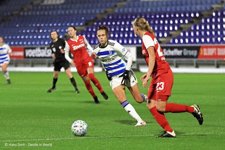 In beeld: PEC Zwolle Vrouwen pakt derde keer op rij drie punten - Foto: Hans Smit