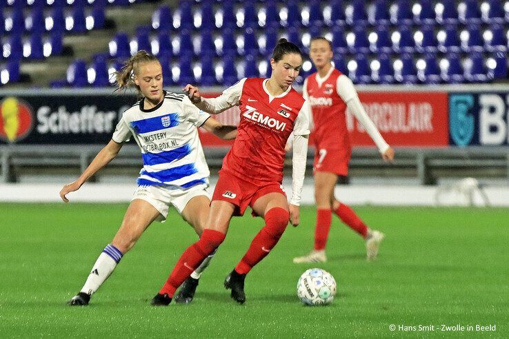 In beeld: PEC Zwolle Vrouwen pakt derde keer op rij drie punten - Foto: Hans Smit
