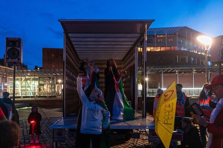 In beeld: Pro-Palestijnse demonstratie met omstreden leuzen verloopt rustig - Foto: Peter Denekamp