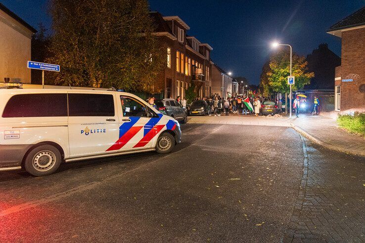 In beeld: Pro-Palestijnse demonstratie met omstreden leuzen verloopt rustig - Foto: Peter Denekamp