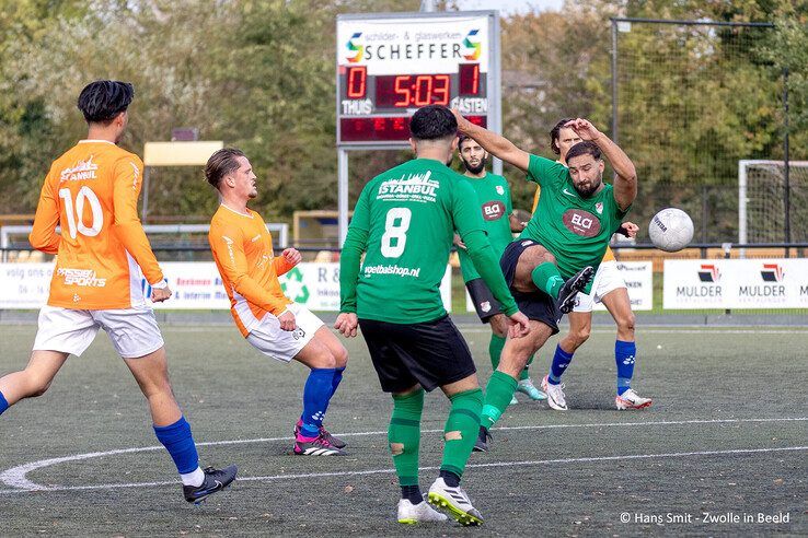 FC Ulu Spor won zaterdag de stadsderby met 5-2 van CSV '28. - Foto: Hans Smit