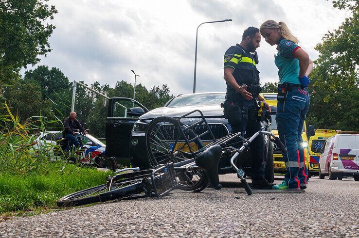 De fietser werd geschept op kruising van de Ceintuurbaan en de Kuyerhuislaan. - Foto: Peter Denekamp