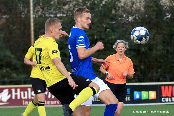 Het duel tussen WVF en DOS Kampen eindigde in een remise. - Foto: Hans Smit