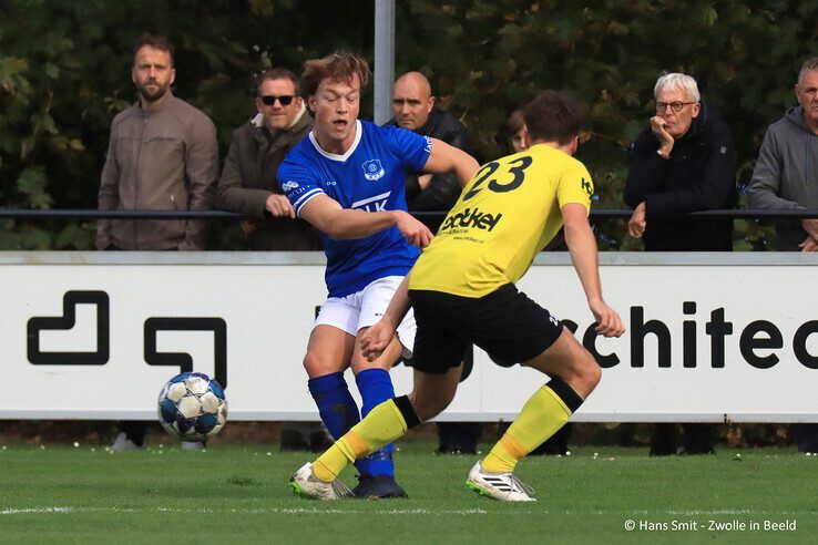 Focus op amateurvoetbal: WVF speelt gelijk tegen DOS Kampen - Foto: Hans Smit