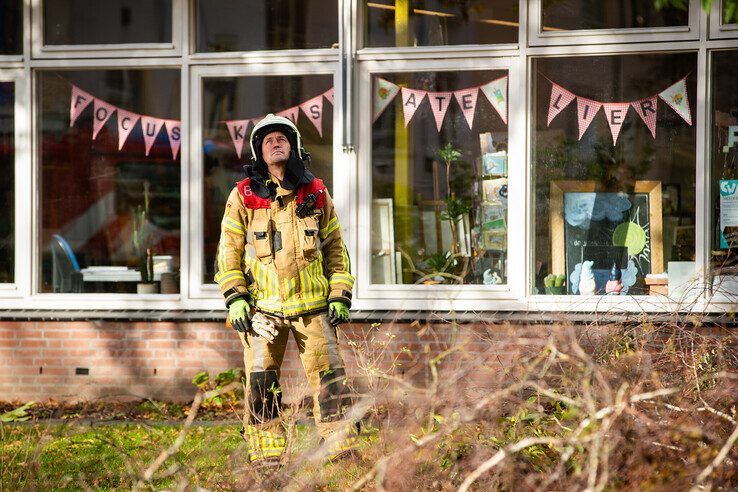 Boom bezwijkt door harde wind in Dieze - Foto: Hugo Janssen