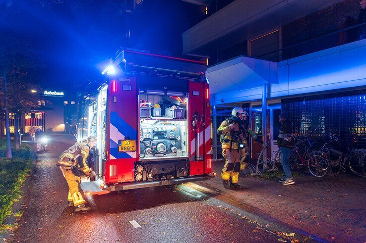 Voor de tweede keer binnen een week staat de brandweer bij De Keersluis voor de deur - Foto: Peter Denekamp
