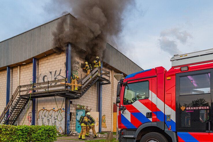 Tweeënhalf jaar geleden woedde een flinke brand in de Stilohal. - Foto: Peter Denekamp