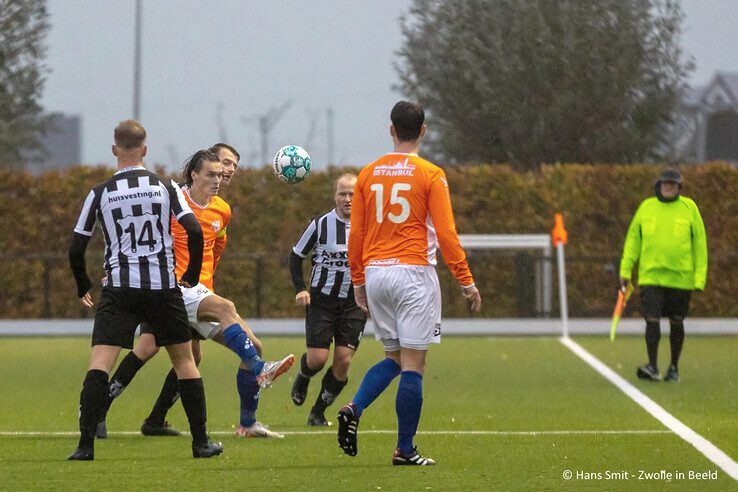 Focus op amateurvoetbal: CSV ’28 wint van hekkensluiter Elspeet - Foto: Hans Smit