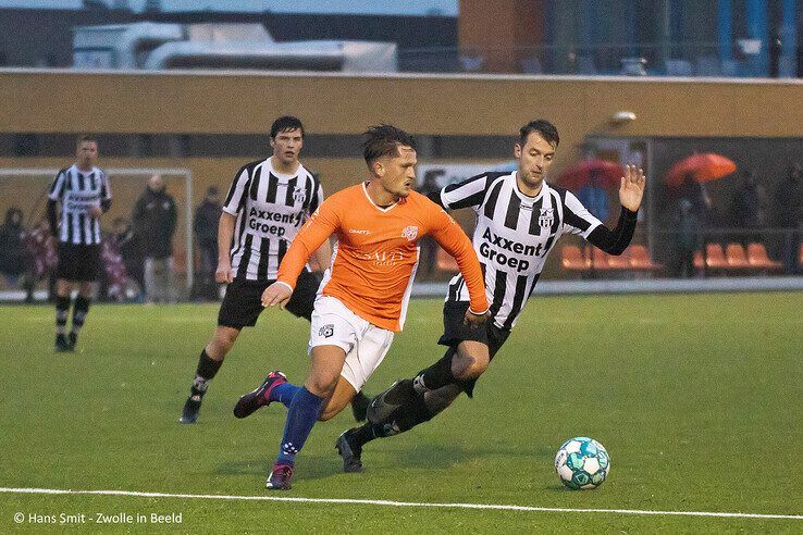 Focus op amateurvoetbal: CSV ’28 wint van hekkensluiter Elspeet - Foto: Hans Smit