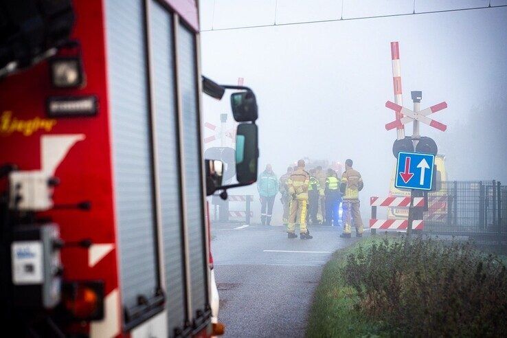 Het ongeval in dichte mist bij de spoorwegovergang in IJsselmuiden.