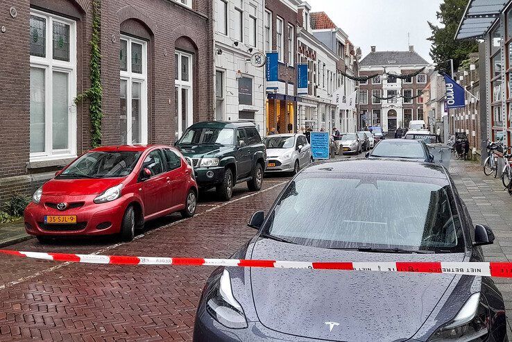 De Voorstraat is afgezet bij de Drostenstraat. - Foto: Peter Denekamp