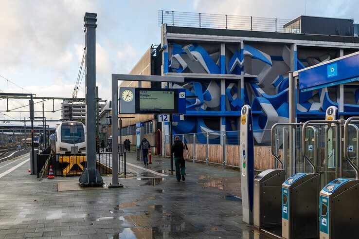 Het perron van het Kamperlijntje in Zwolle. - Foto: Peter Denekamp