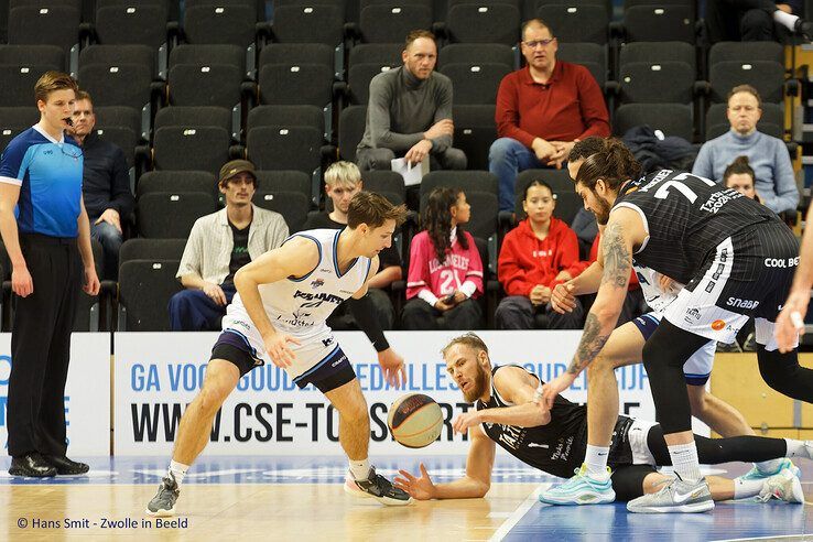 In beeld: Landstede Hammers buigt hoofd voor Tartu Ülikoo - Foto: Hans Smit