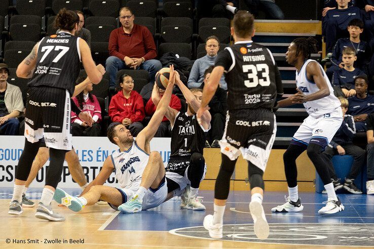 In beeld: Landstede Hammers buigt hoofd voor Tartu Ülikoo - Foto: Hans Smit