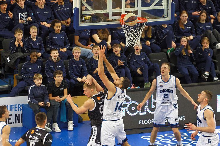 In beeld: Landstede Hammers buigt hoofd voor Tartu Ülikoo - Foto: Hans Smit