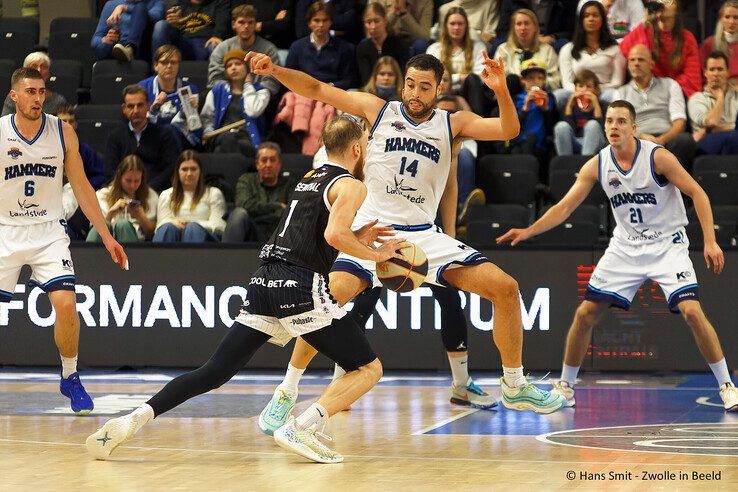 In beeld: Landstede Hammers buigt hoofd voor Tartu Ülikoo - Foto: Hans Smit