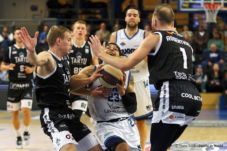 In beeld: Landstede Hammers buigt hoofd voor Tartu Ülikoo - Foto: Hans Smit