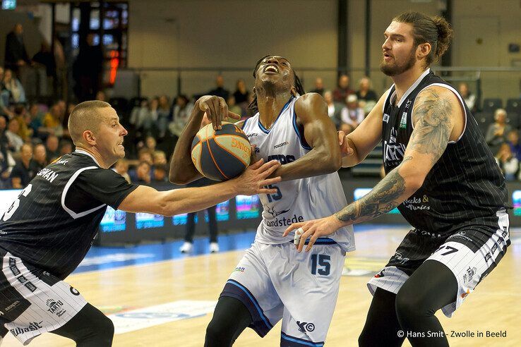 In beeld: Landstede Hammers buigt hoofd voor Tartu Ülikoo - Foto: Hans Smit