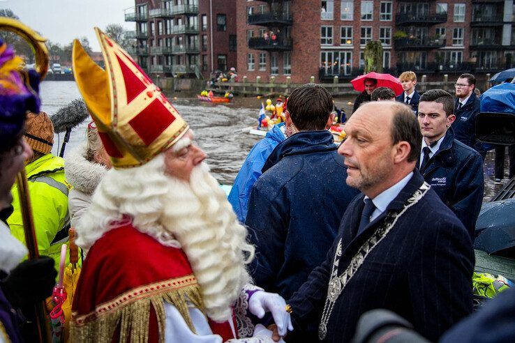 In beeld: Sinterklaas zet voet aan wal in Zwolle - Foto: Obbe Bakker
