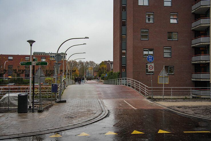 De Lünenbrug is weer open voor fietsters en voetgangers. - Foto: Obbe Bakker