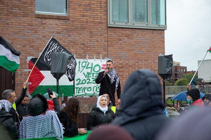 De demonstratie op het Rodetorenplein met een referentie naar de Tweede Wereldoorlog. - Foto: Ruben Meinten