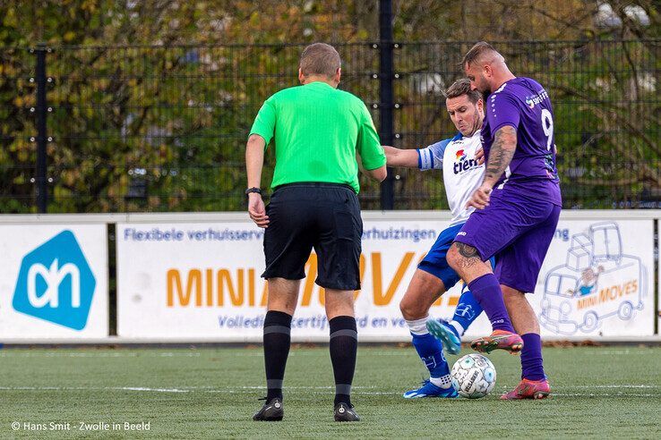Focus op amateurvoetbal: ZAC pakt drie punten in stadsderby tegen Dieze West - Foto: Hans Smit