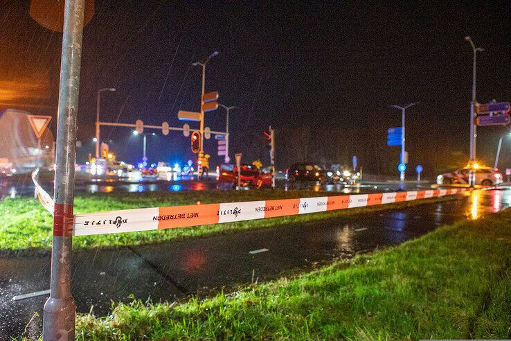 Auto’s botsten op elkaar op N35 bij Dalfsen, een persoon met spoed naar ziekenhuis - Foto: Ruben Meinten