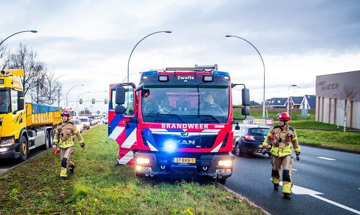 Flinke verkeershinder door ongeval met vrachtwagens op Hasselterweg - Foto: Hugo Janssen