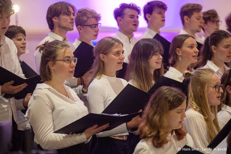 In beeld: Plantagekerk in Engelse kerstsfeer gehuld tijdens Meander Kerstconcert - Foto: Hans Smit