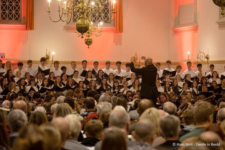 In beeld: Plantagekerk in Engelse kerstsfeer gehuld tijdens Meander Kerstconcert - Foto: Hans Smit