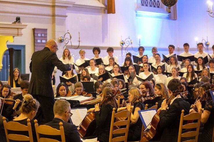 In beeld: Plantagekerk in Engelse kerstsfeer gehuld tijdens Meander Kerstconcert - Foto: Hans Smit