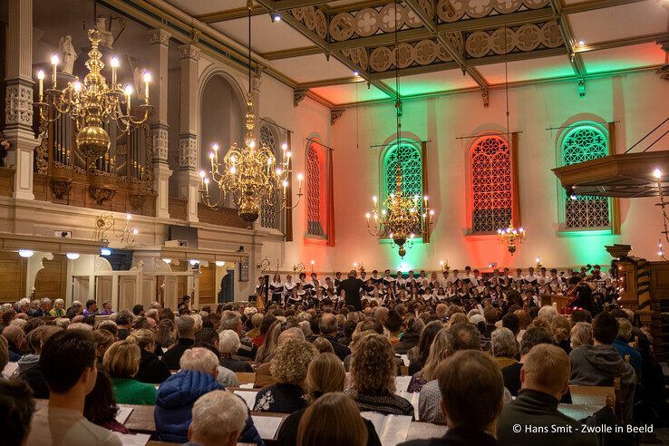 In beeld: Plantagekerk in Engelse kerstsfeer gehuld tijdens Meander Kerstconcert - Foto: Hans Smit