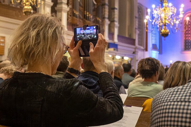 In beeld: Plantagekerk in Engelse kerstsfeer gehuld tijdens Meander Kerstconcert - Foto: Hans Smit