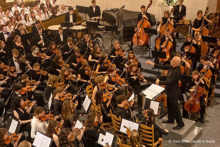 In beeld: Plantagekerk in Engelse kerstsfeer gehuld tijdens Meander Kerstconcert - Foto: Hans Smit