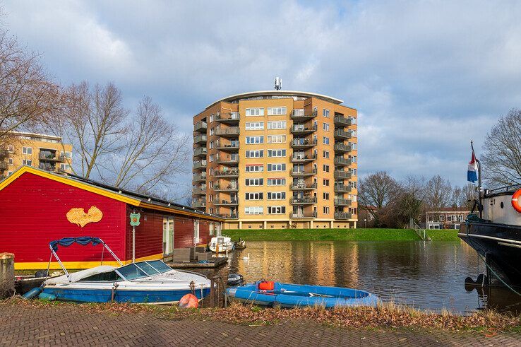 Spannende uren breken aan voor bewoners woonwagenkamp bij Almelose Kanaal - Foto: Peter Denekamp