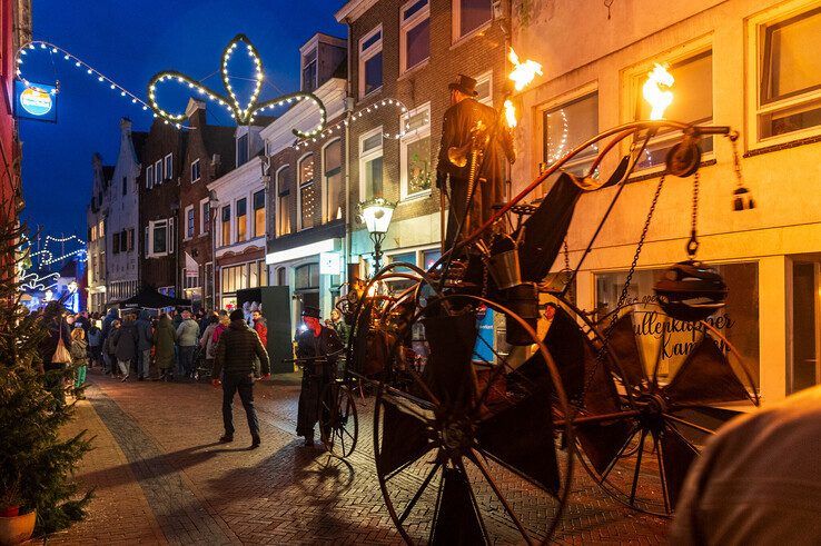 In beeld: Topdrukte op tweede dag van Kerst in Oud Kampen - Foto: Peter Denekamp