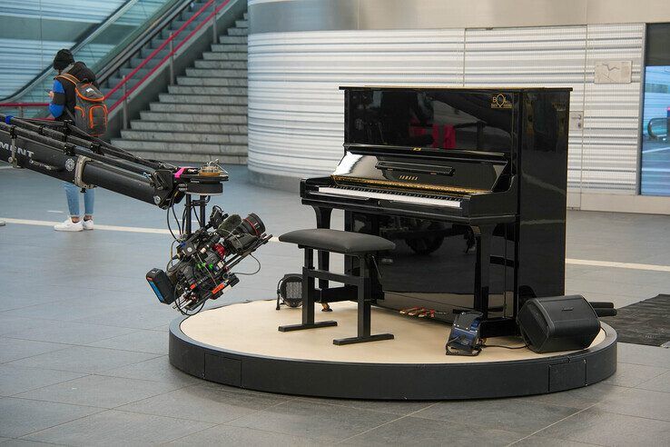 Tv-opnames voor The Piano in station Zwolle - Foto: Obbe Bakker