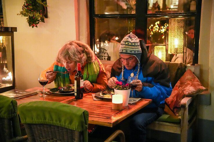 In beeld: Winterse gezelligheid op Winterfestijn in Hattem - Foto: Obbe Bakker
