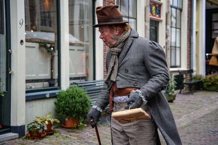 In beeld: Topdrukte op eerste dag van Dickens Festijn in Deventer - Foto: Obbe Bakker