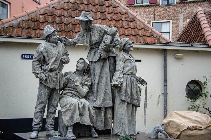 In beeld: Topdrukte op eerste dag van Dickens Festijn in Deventer - Foto: Obbe Bakker