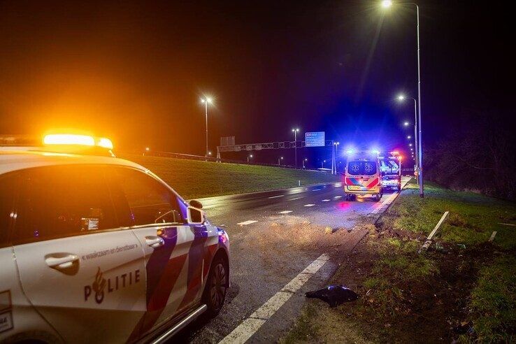 Automobilist heeft engeltje op schouder bij oprit Zwolle-Zuid - Foto: Hugo Janssen